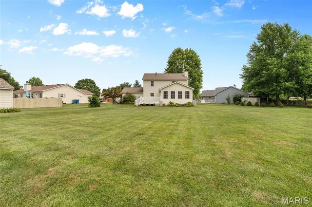 $329,900 | 1014 Daniel Drive, Maryville, IL 62062