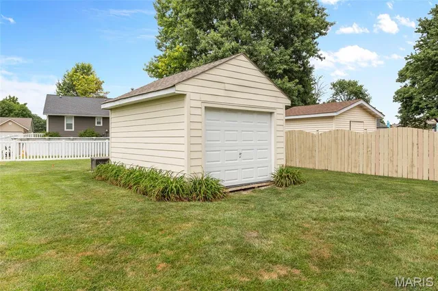 $329,900 | 1014 Daniel Drive, Maryville, IL 62062