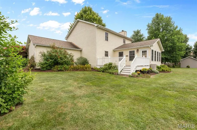 $329,900 | 1014 Daniel Drive, Maryville, IL 62062