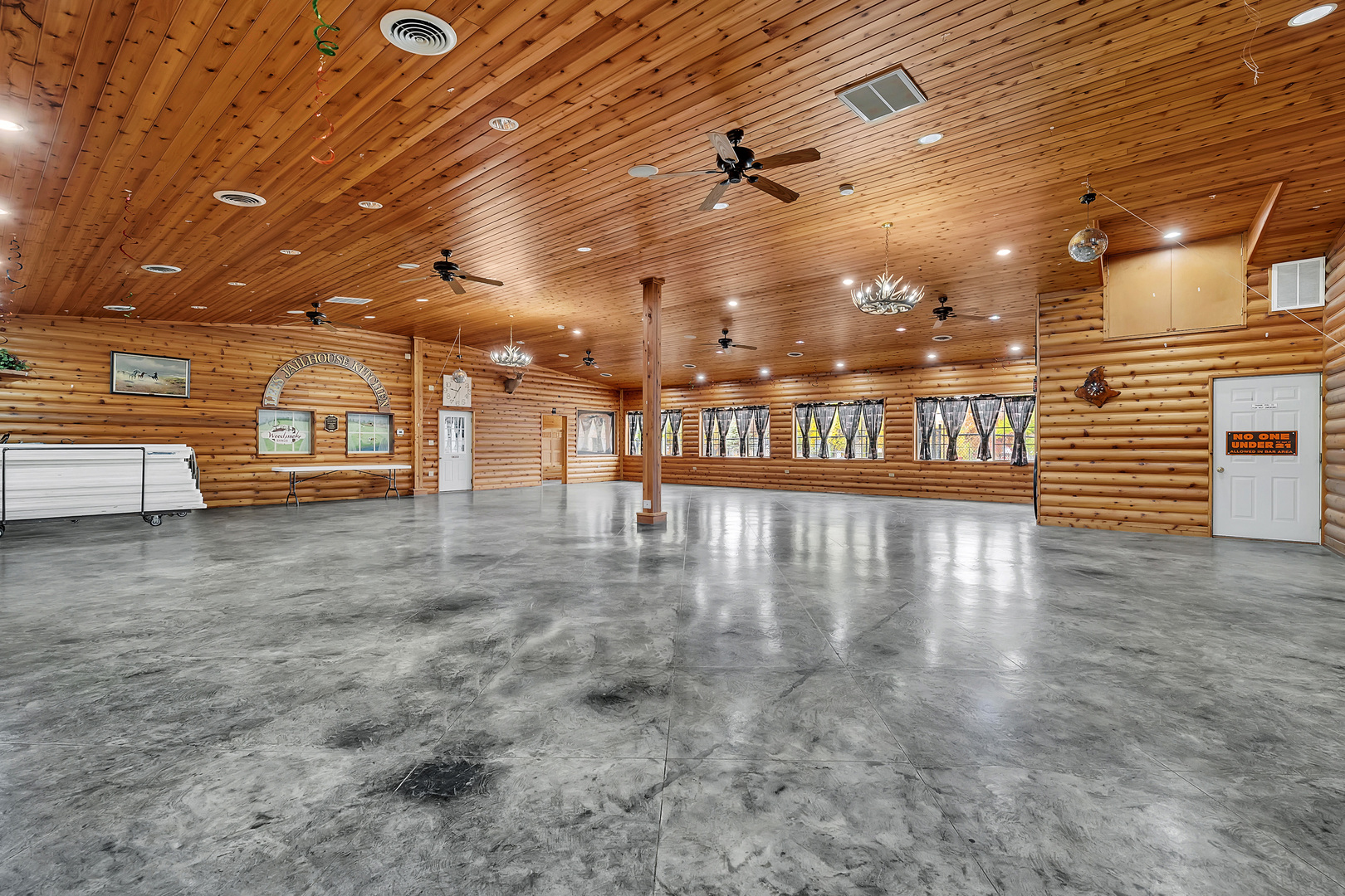2795 East 28th Road Marseilles, IL 61341 - Photo 33 of 63 a view of a studio with wooden floor