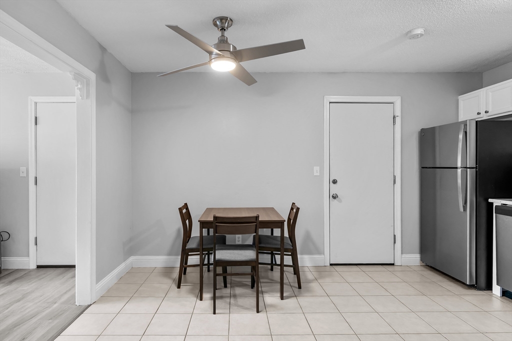 239 Glasgow Street, Unit 12 Fall River, MA 02721 - Photo 7 of 29 a view of a dining room with furniture