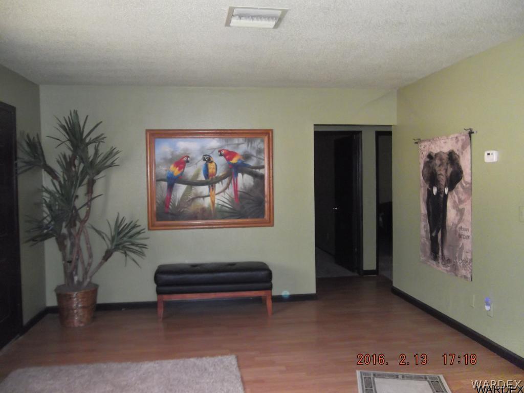 8485 Boundary Peak Road Mohave Valley, AZ 86440 - Photo 26 of 40 a living room with furniture and a potted plant