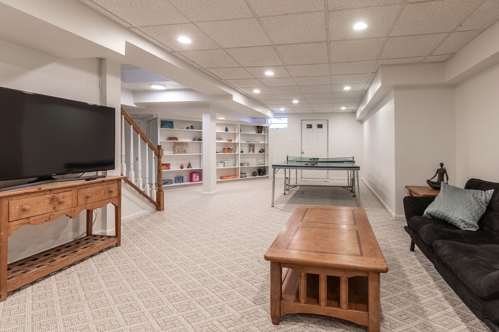 46 Black Burnian Road Weston, MA 02493 - Photo 25 of 42