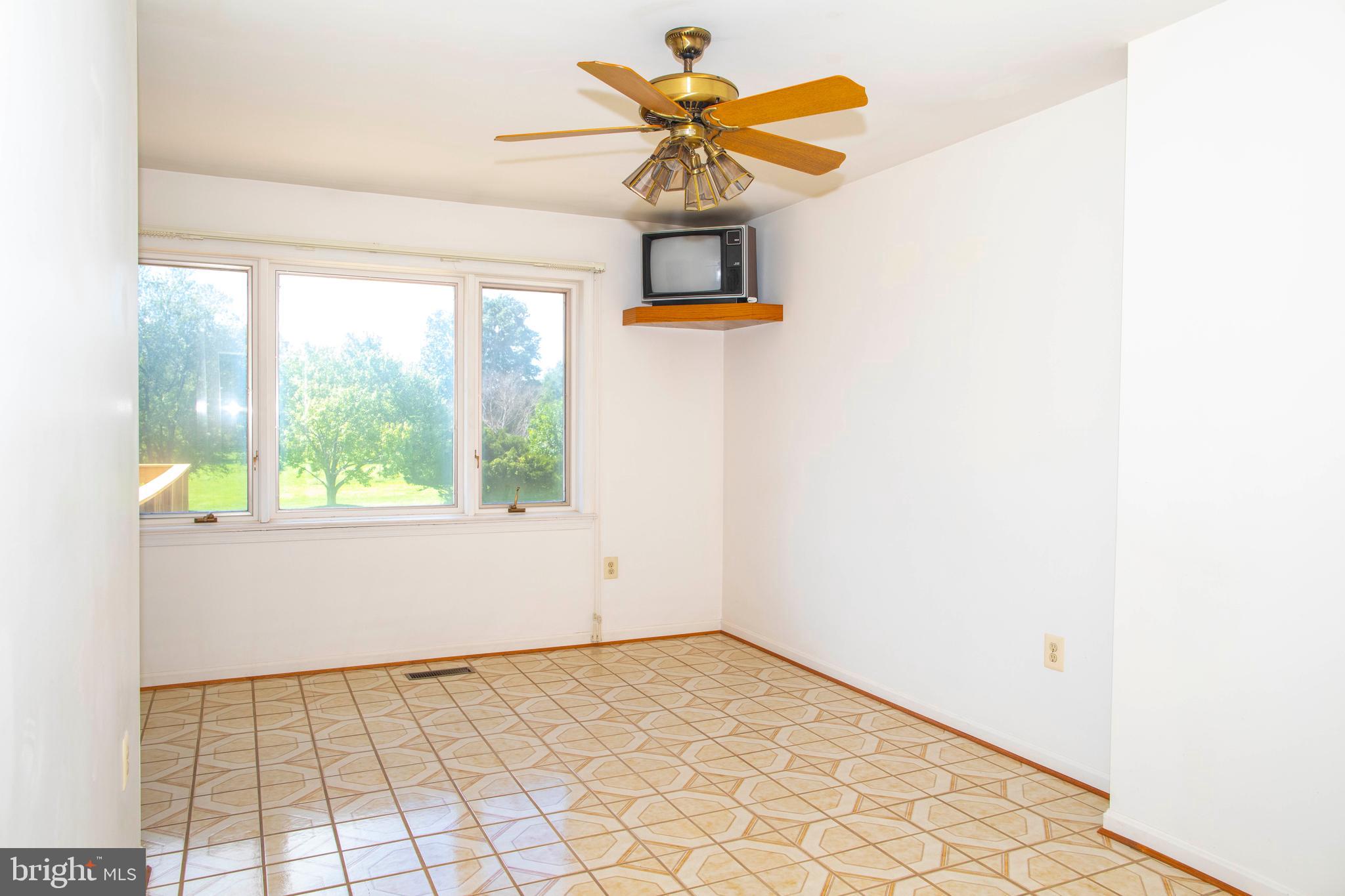 4600 Catharpin Road Gainesville, VA 20155 - Photo 14 of 44 Separate breakfast room
