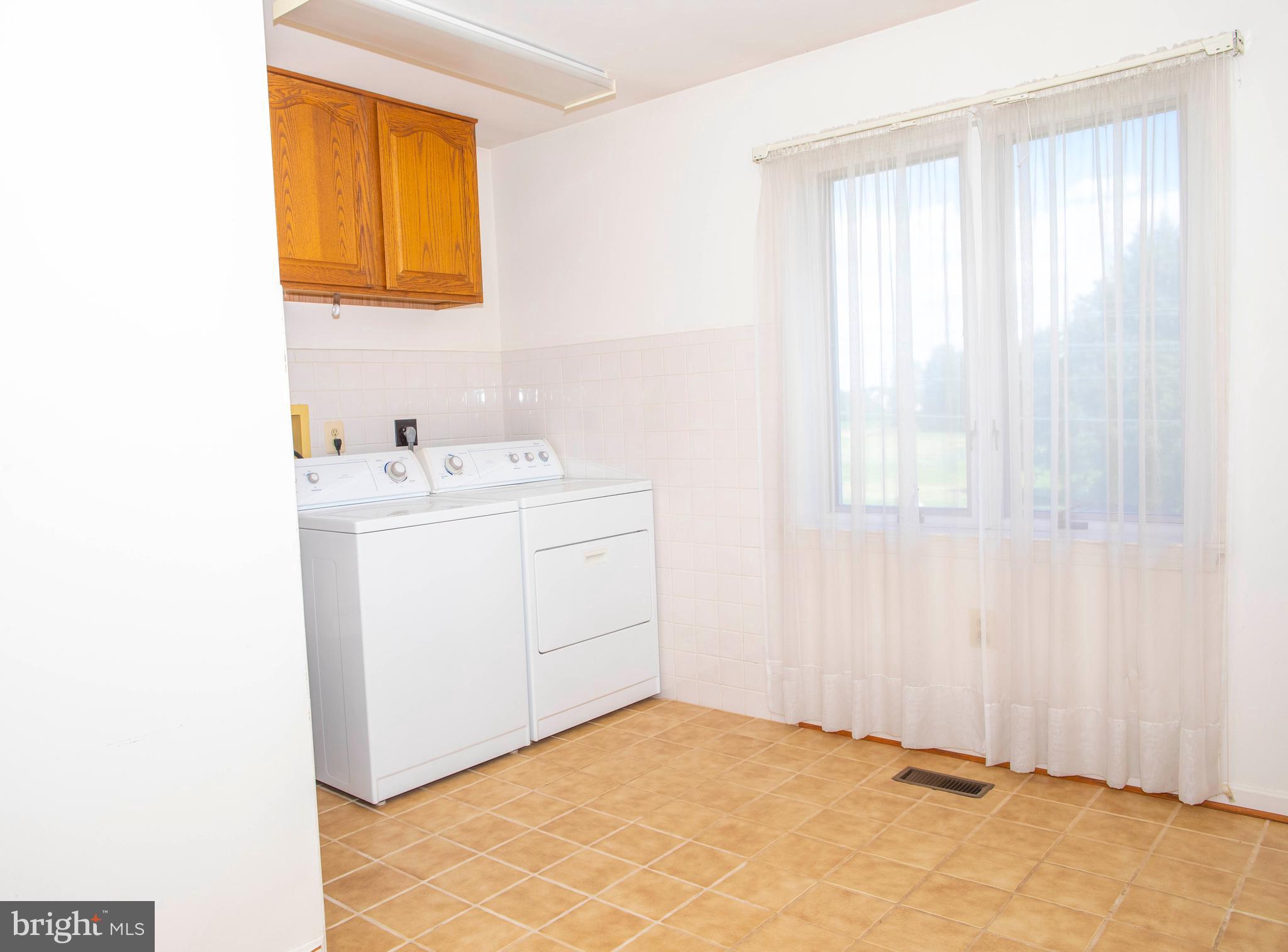 4600 Catharpin Road Gainesville, VA 20155 - Photo 19 of 44 Large main level laundry room