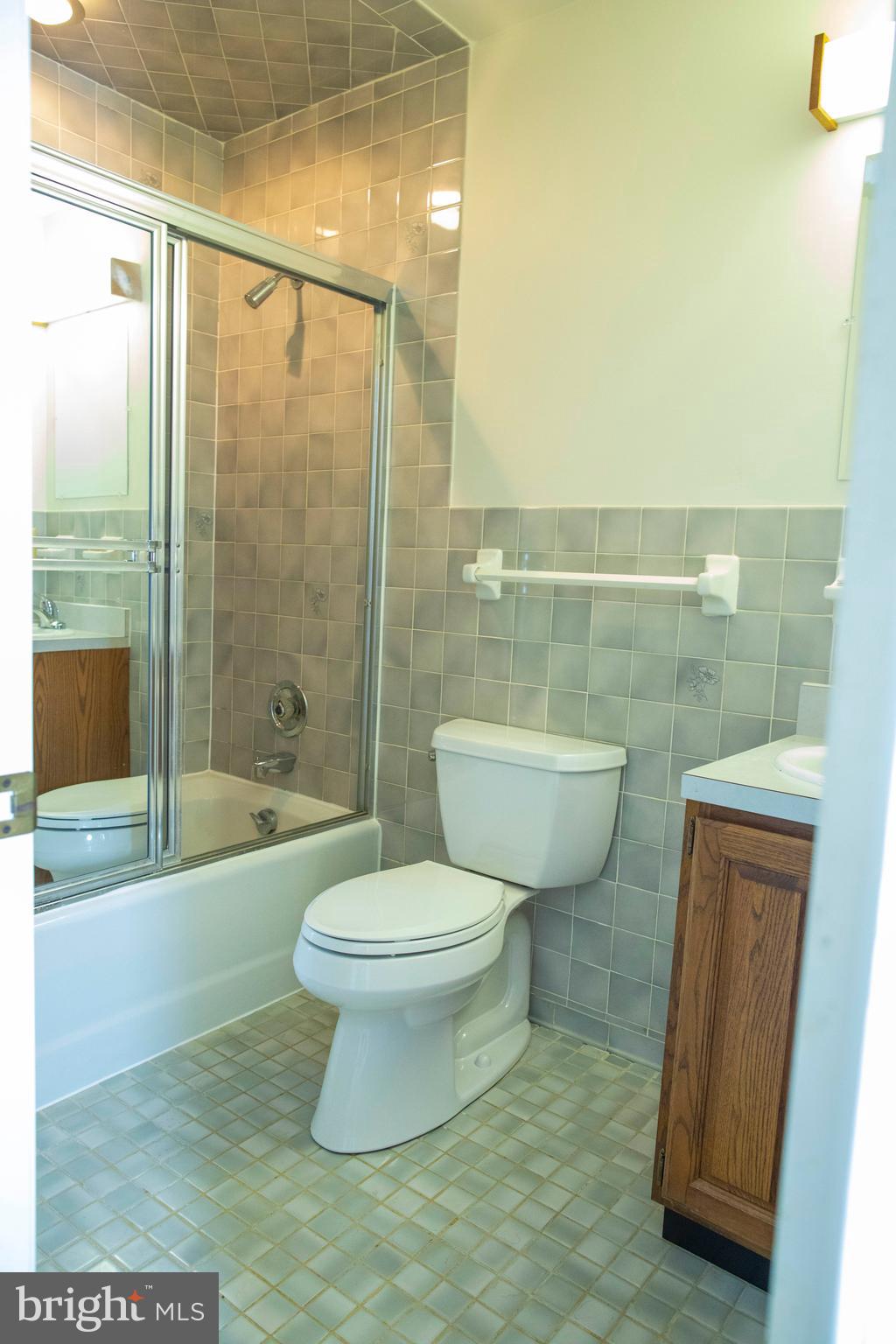 4600 Catharpin Road Gainesville, VA 20155 - Photo 23 of 44 One of 5 Tiled Bathrooms!