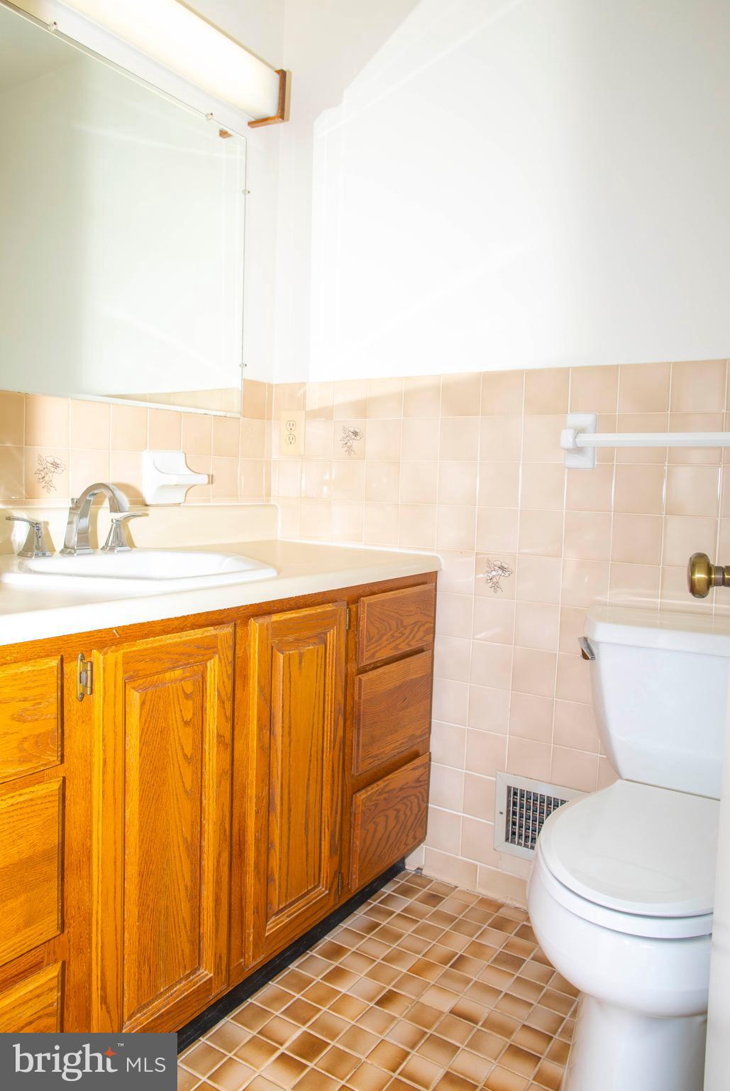 4600 Catharpin Road Gainesville, VA 20155 - Photo 25 of 44 One of 5 Tiled Bathrooms