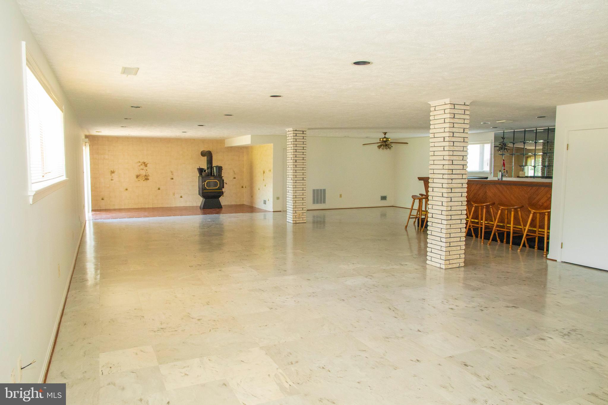 4600 Catharpin Road Gainesville, VA 20155 - Photo 26 of 44 Large rec room and bar area