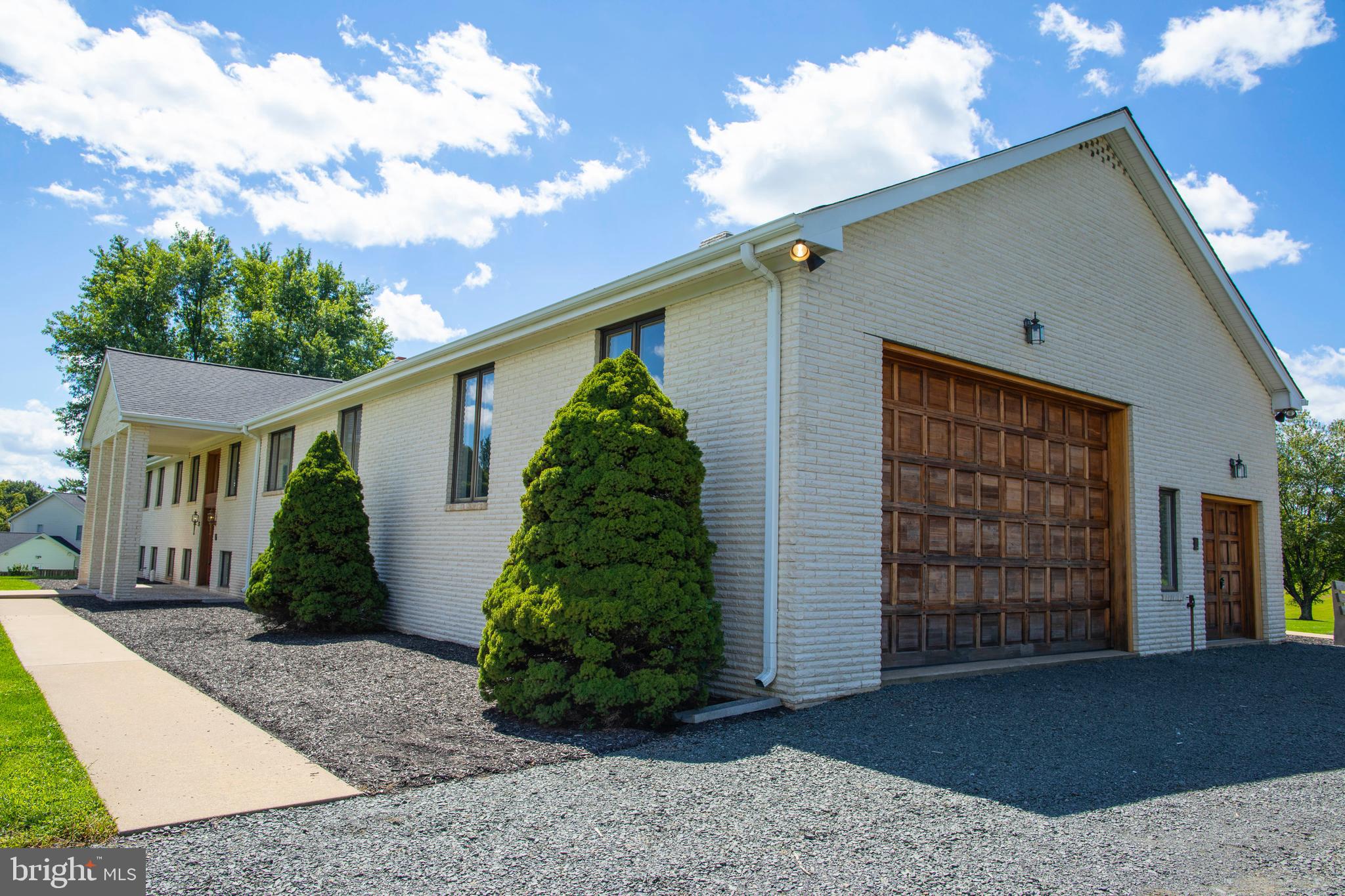 4600 Catharpin Road Gainesville, VA 20155 - Photo 4 of 44 Side load oversized 2-car garage