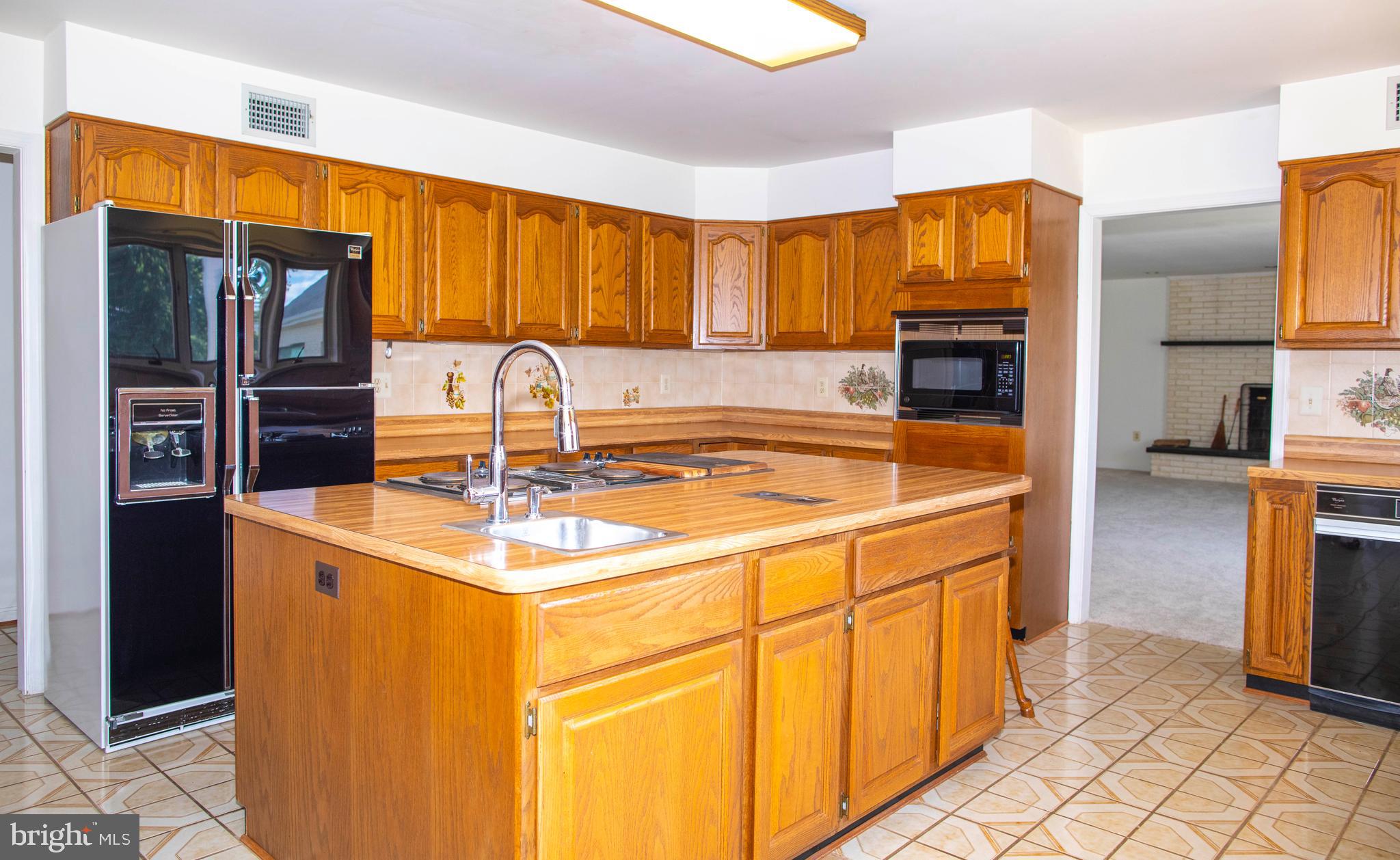 4600 Catharpin Road Gainesville, VA 20155 - Photo 10 of 44 Double wall ovens, microwave, cooktop, trash compa