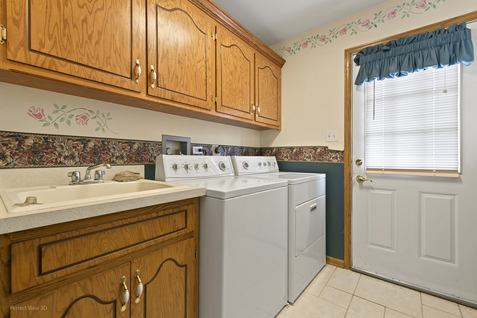 13172 Briar Patch Lane Lemont, IL 60439 - Photo 10 of 26 a utility room with dryer and washer