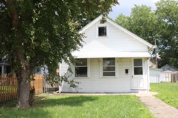 $90,000 | 2611 Jefferson Avenue, Davenport, IA 52803