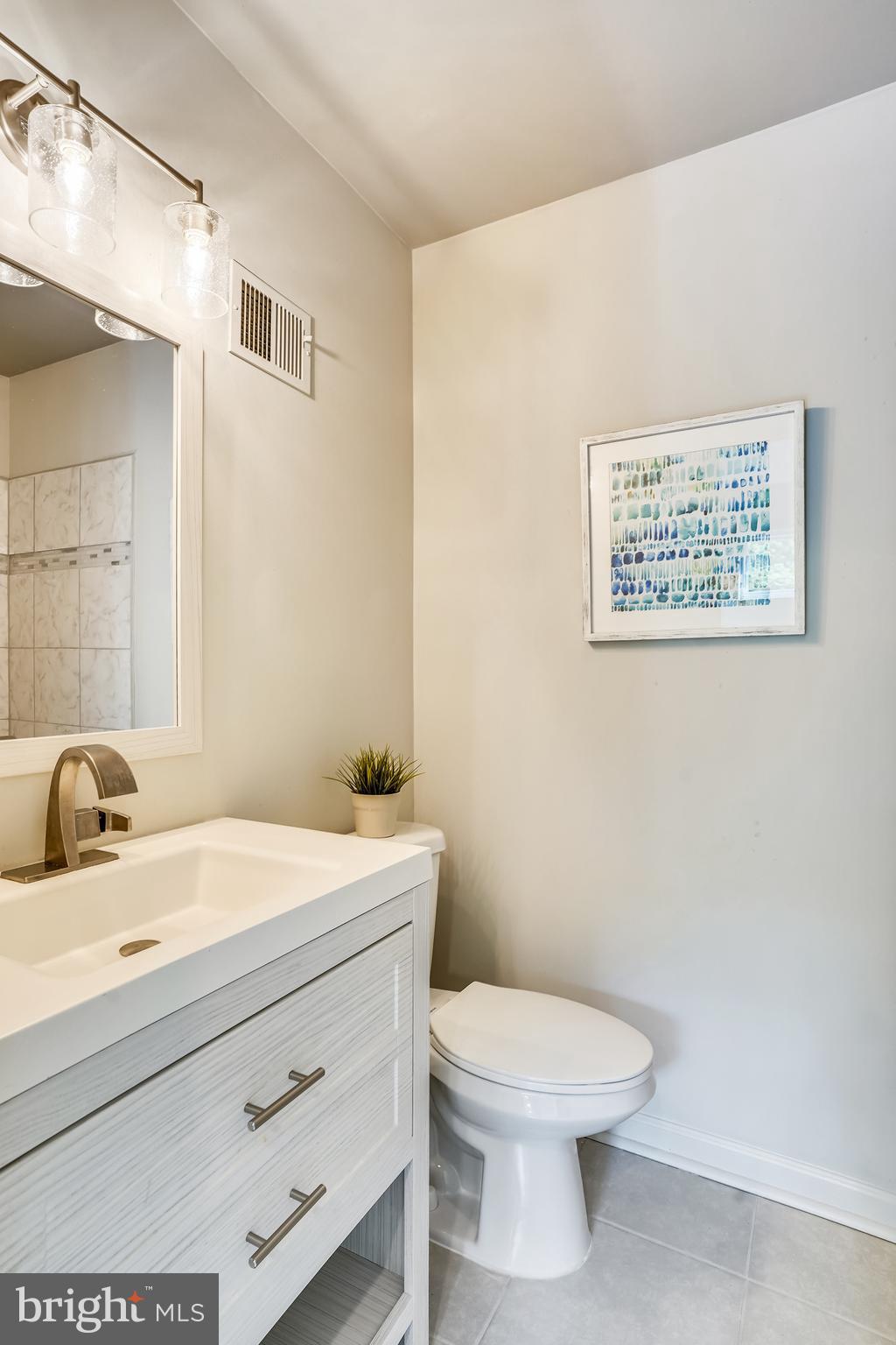 2018 Winged Foot Court Reston, VA 20191 - Photo 22 of 44 Second Upper Level Full Bath