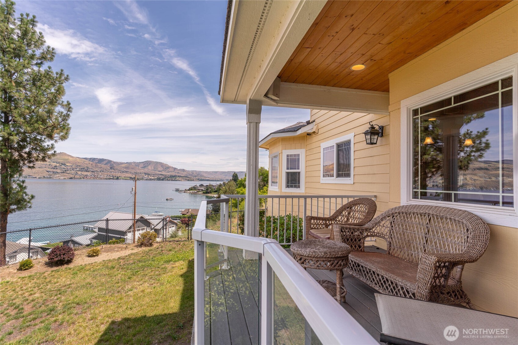 915 South Lakeshore Road Chelan, WA 98816 - Photo 17 of 40
