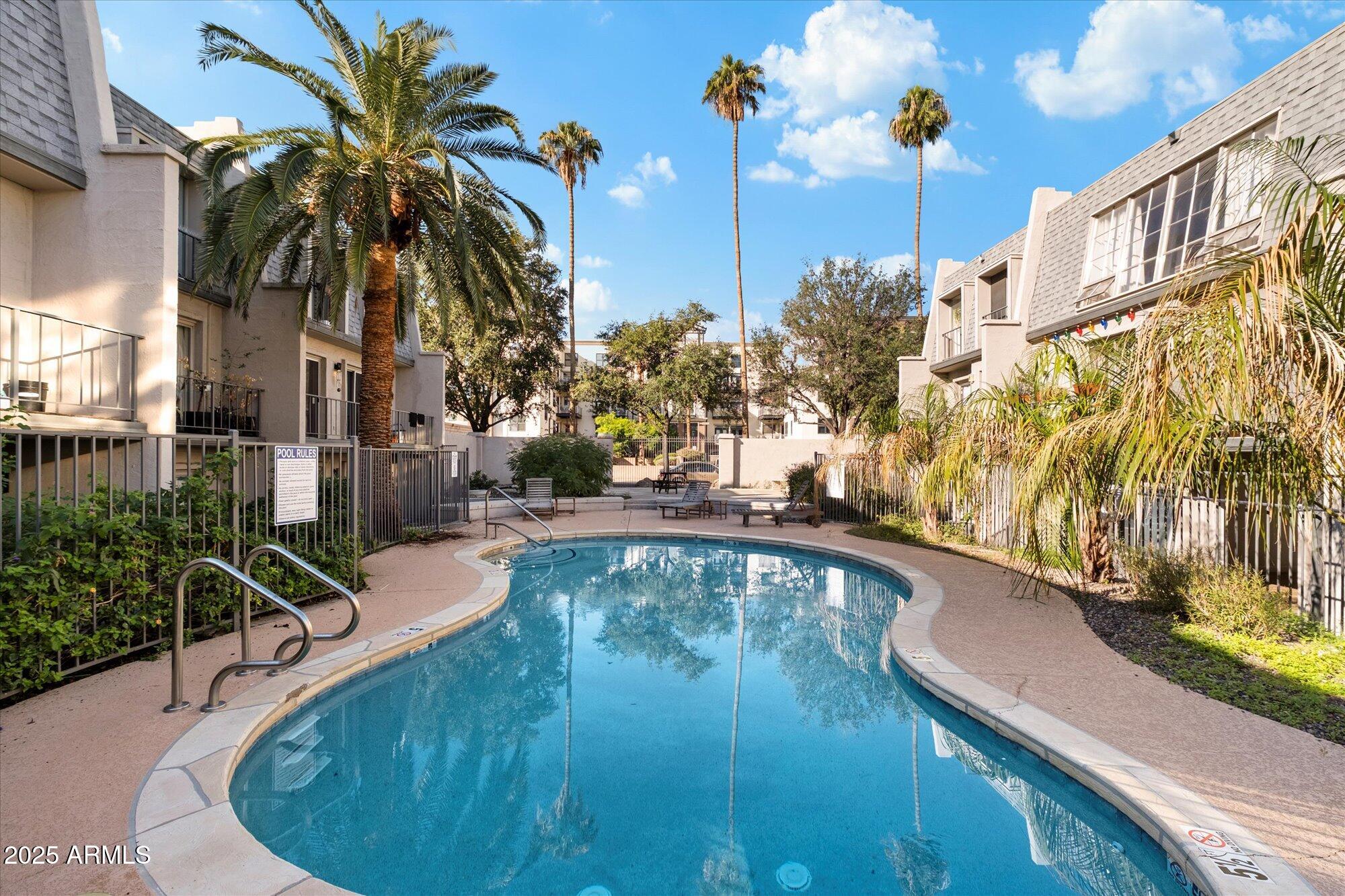 1018 East Osborn Road, Unit E Phoenix, AZ 85014 - Photo 1 of 21 21-107890694