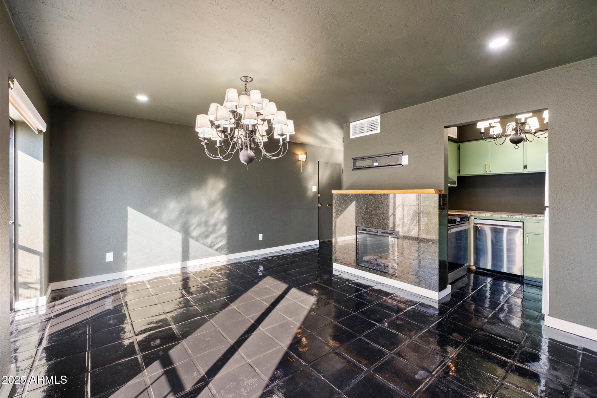 1018 East Osborn Road, Unit E Phoenix, AZ 85014 - Photo 8 of 21 06-107890772