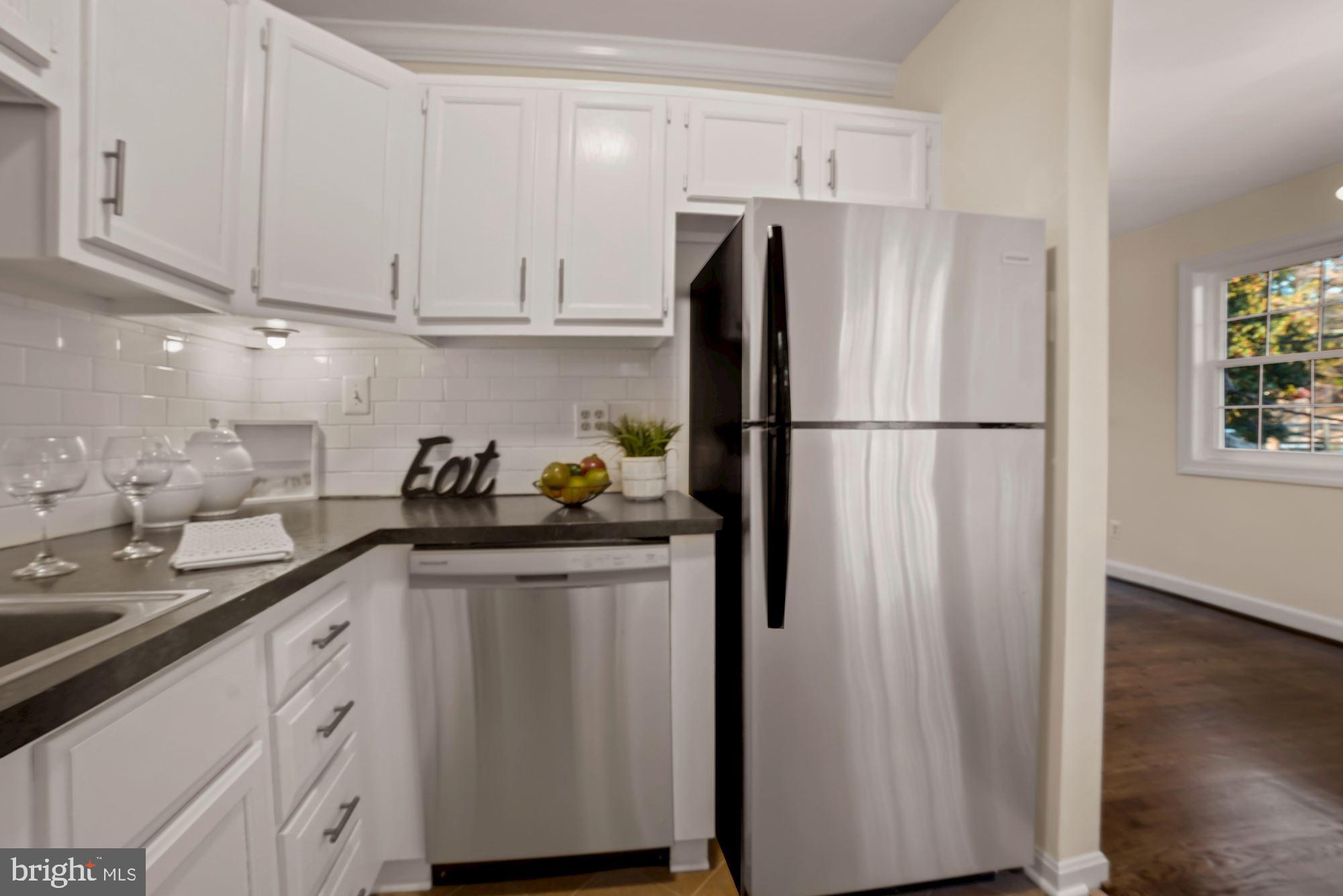 302 Ladson Road Silver Spring, MD 20901 - Photo 11 of 31 New Stainless Steel Appliances!