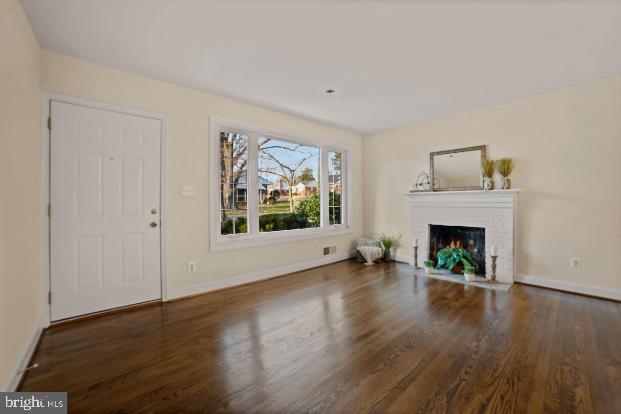 302 Ladson Road Silver Spring, MD 20901 - Photo 10 of 31 Sunlit!