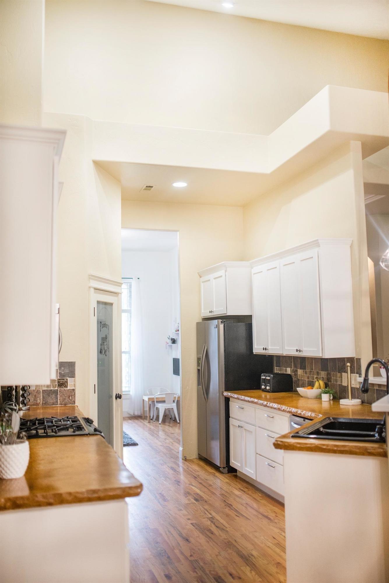 2005 Rabun Way Central Point, OR 97502 - Photo 5 of 27 White cabinets, stainless steel applianc