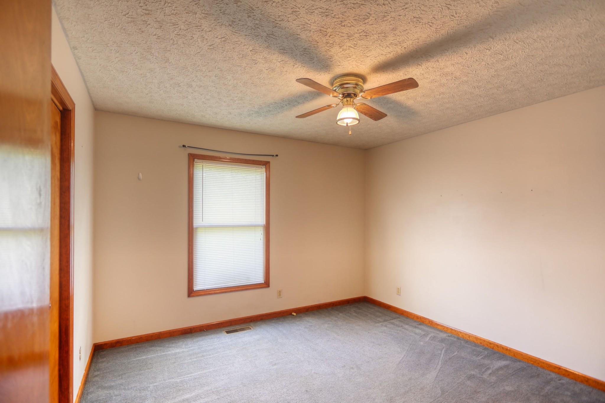 3845 Armstrong Road Springfield, TN 37172 - Photo 12 of 34 an empty room with a window and a ceiling fan