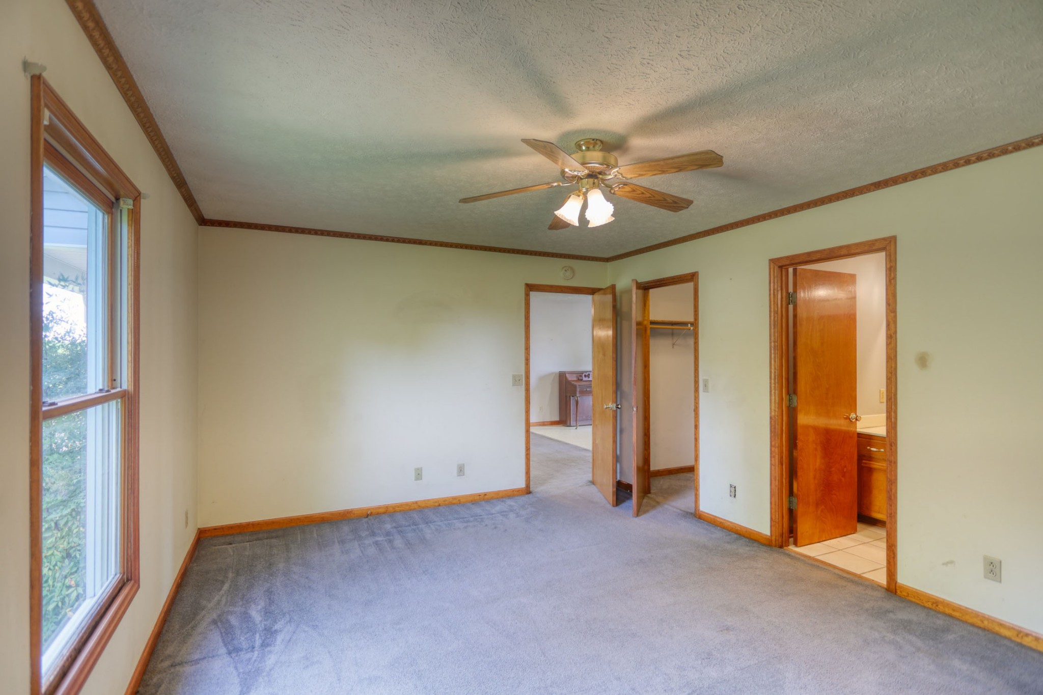 3845 Armstrong Road Springfield, TN 37172 - Photo 3 of 34 an empty room with a ceiling fan and a window
