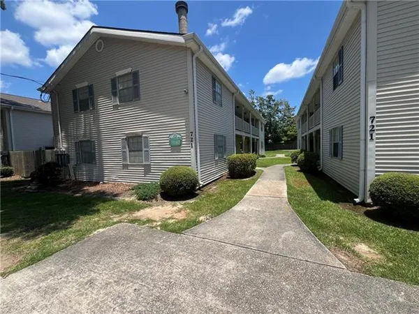 $1,200 | 721 Heavens Drive, Unit 3, Mandeville, LA 70471