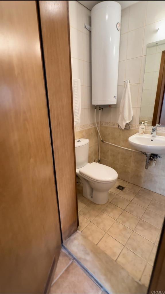 2 Flowers, Unit 51 Absecon, OS 08240 - Photo 14 of 37 a bathroom with a toilet and a mirror