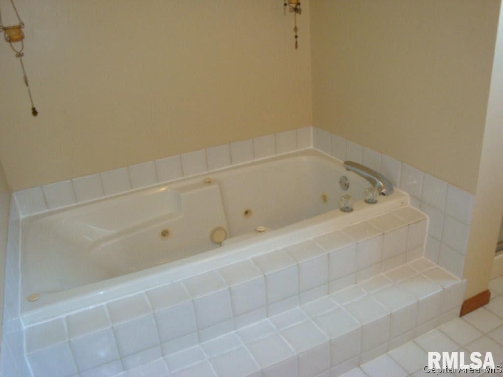 3409 Elderberry Lane Springfield, IL 62711 - Photo 10 of 24 Gallery Image 10