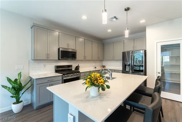 $600,000 | 7027 Amethyst Peak Street, Las Vegas, NV 89148