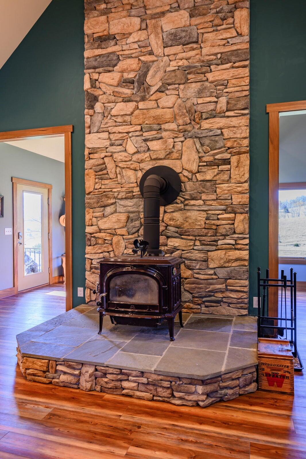 747 New Providence Road Raphine, VA 24472 - Photo 18 of 46 a living room with couch
