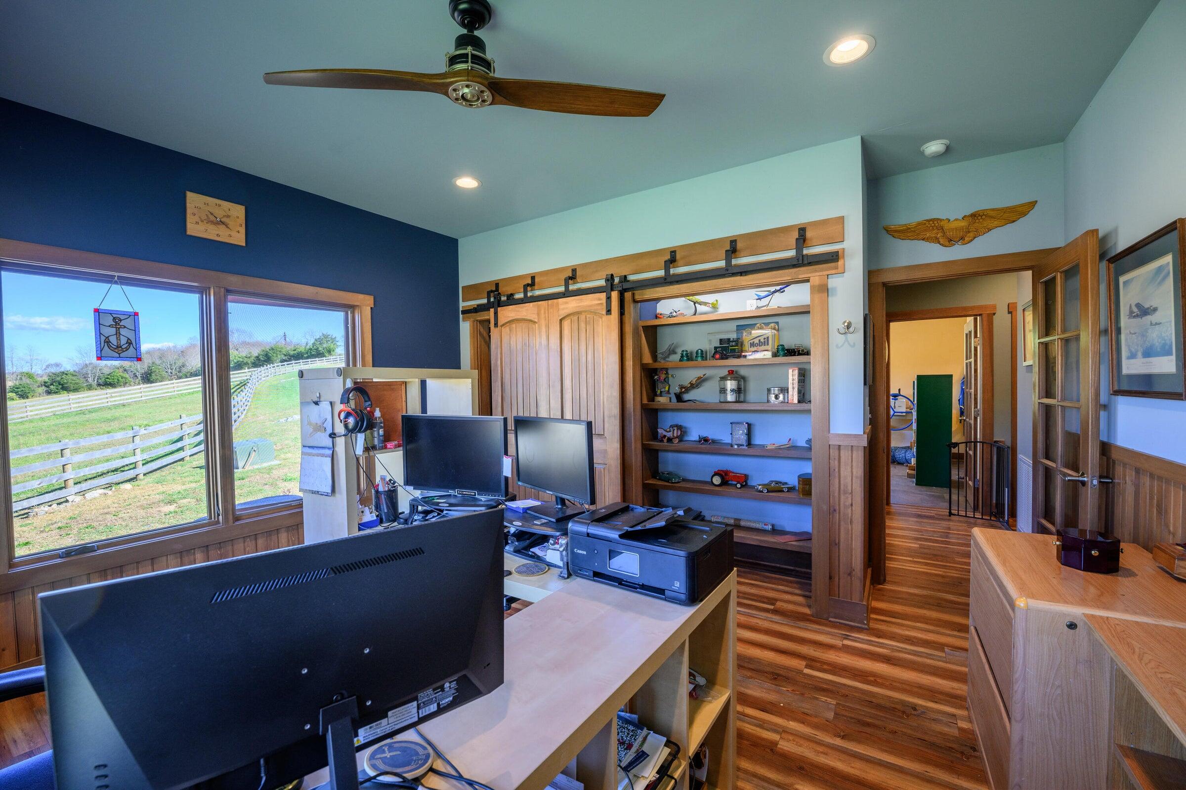 747 New Providence Road Raphine, VA 24472 - Photo 37 of 46 a room with musical instruments