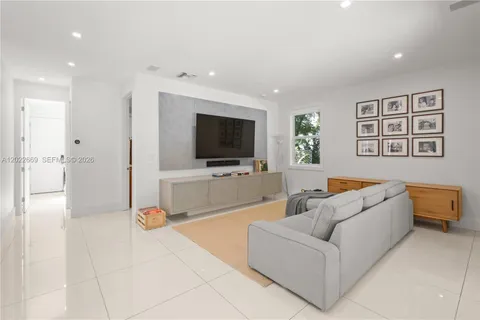 $3,900,000 | 5700 Southwest 86th Street, South Miami, FL 33143