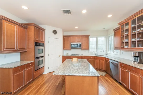 $1,000,000 | 1240 South Beverwyck Road, Parsippany, NJ 07054