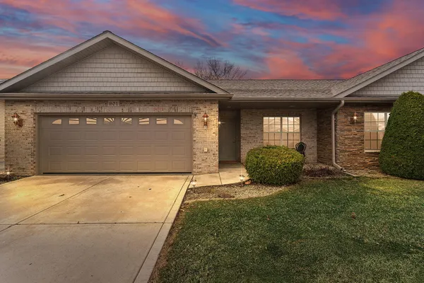 $369,900 | 901 Veterans Lane, Crown Point, IN 46307