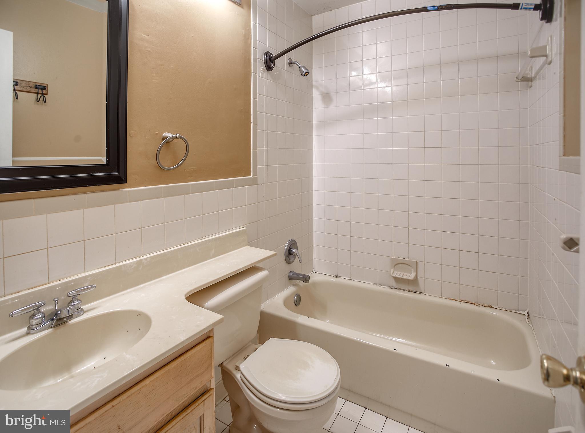 535 Round Table Drive Fort Washington, MD 20744 - Photo 17 of 35 Hall Bath