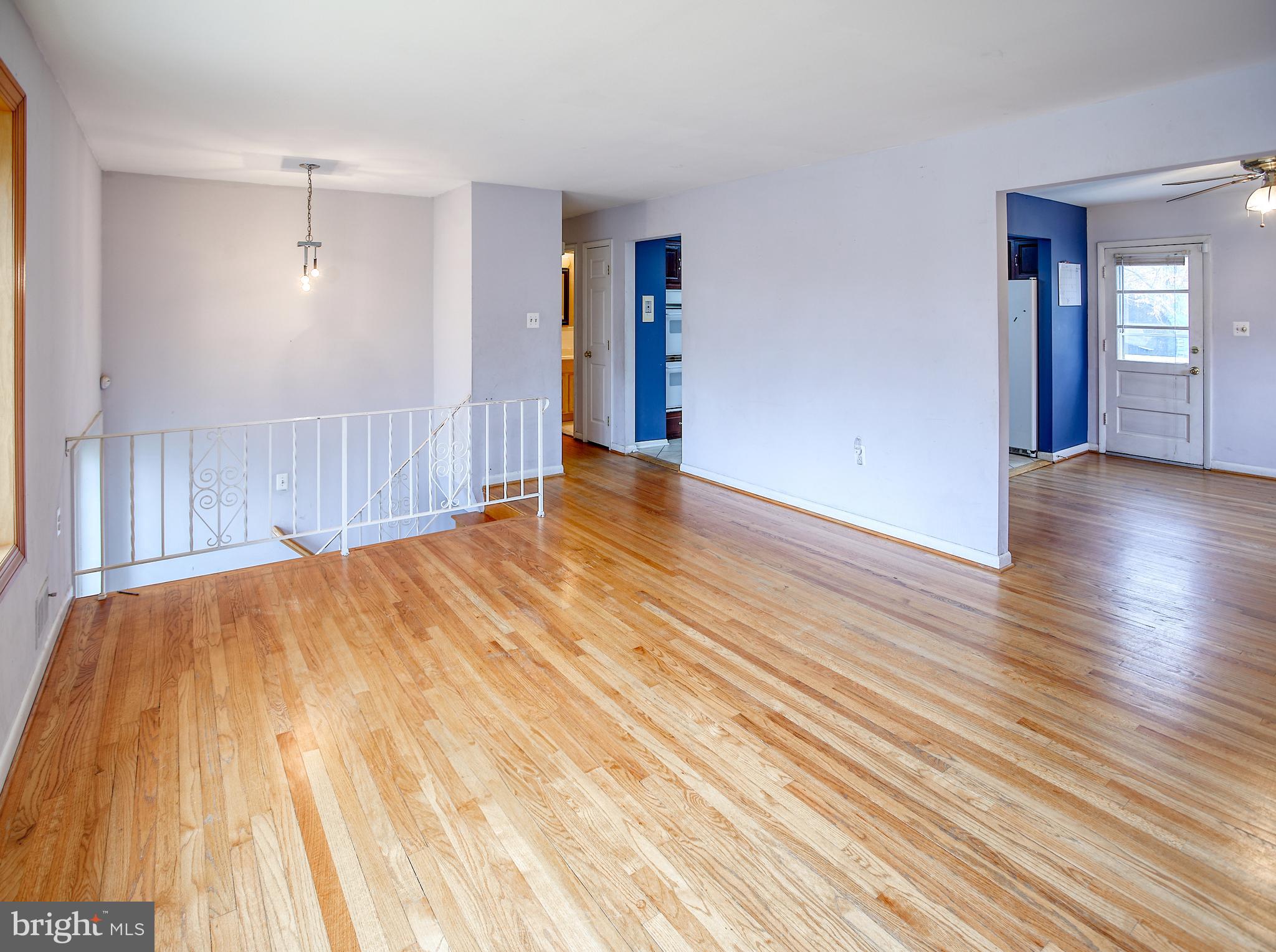 535 Round Table Drive Fort Washington, MD 20744 - Photo 5 of 35 Living Room