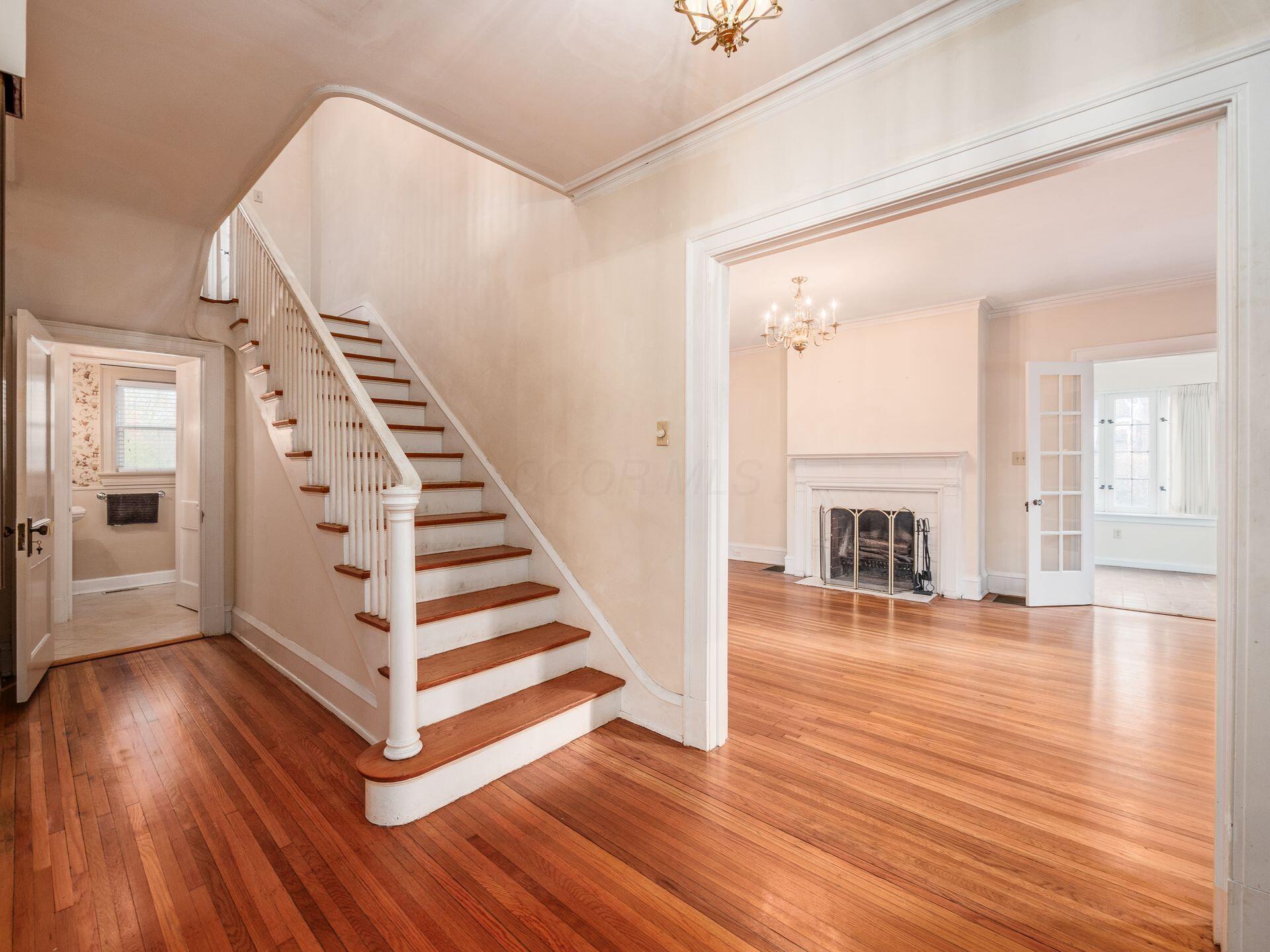 2596 Bryden Road Bexley, OH 43209 - Photo 6 of 82 Entry/Foyer