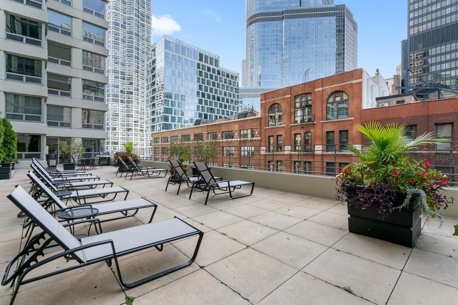 440 North Wabash Avenue, Unit 4706 Chicago, IL 60611 - Photo 24 of 29 a view of building with outdoor seating