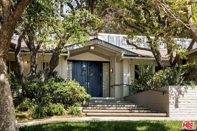 $9,995,000 | 811 North Hillcrest Road, Beverly Hills, CA 90210