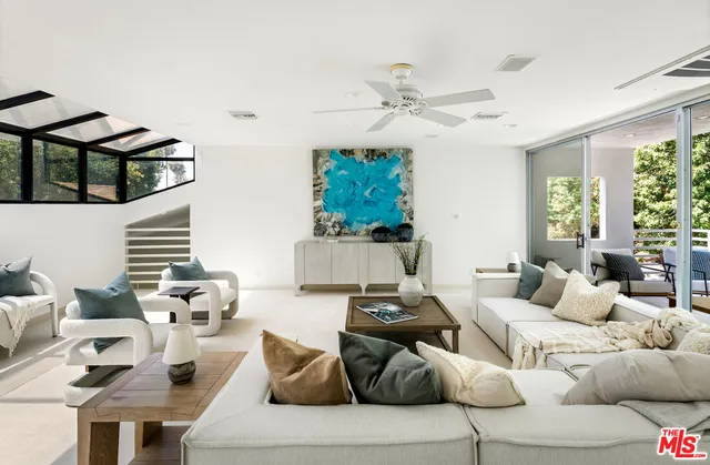 $9,995,000 | 811 North Hillcrest Road, Beverly Hills, CA 90210