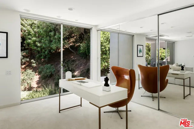 $9,995,000 | 811 North Hillcrest Road, Beverly Hills, CA 90210