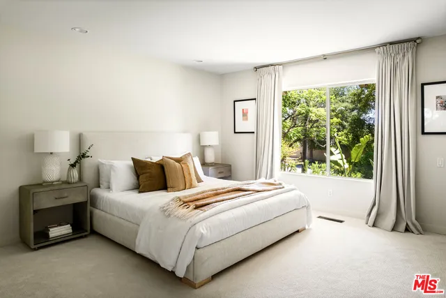 $9,995,000 | 811 North Hillcrest Road, Beverly Hills, CA 90210