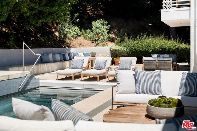 $9,995,000 | 811 North Hillcrest Road, Beverly Hills, CA 90210