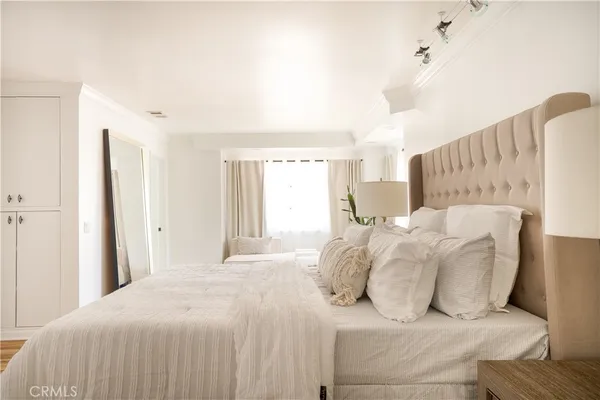 $1,299,950 | 2834 East Orange Grove Boulevard, Pasadena, CA 91107