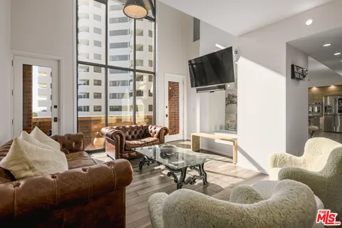 $1,649,999 | 10550 Wilshire Boulevard, Unit 505, Los Angeles, CA 90024