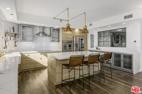 $1,649,999 | 10550 Wilshire Boulevard, Unit 505, Los Angeles, CA 90024