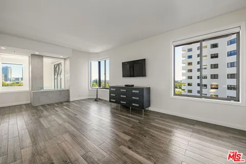 $1,649,999 | 10550 Wilshire Boulevard, Unit 505, Los Angeles, CA 90024