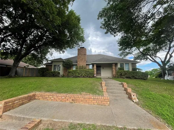 $2,275 | 407 Hillcroft Circle, Duncanville, TX 75137