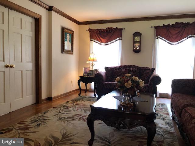 16610 Gaines Road Broad Run, VA 20137 - Photo 14 of 27 Living Room