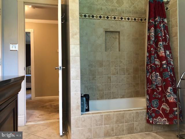 16610 Gaines Road Broad Run, VA 20137 - Photo 16 of 27 Upstairs Bath